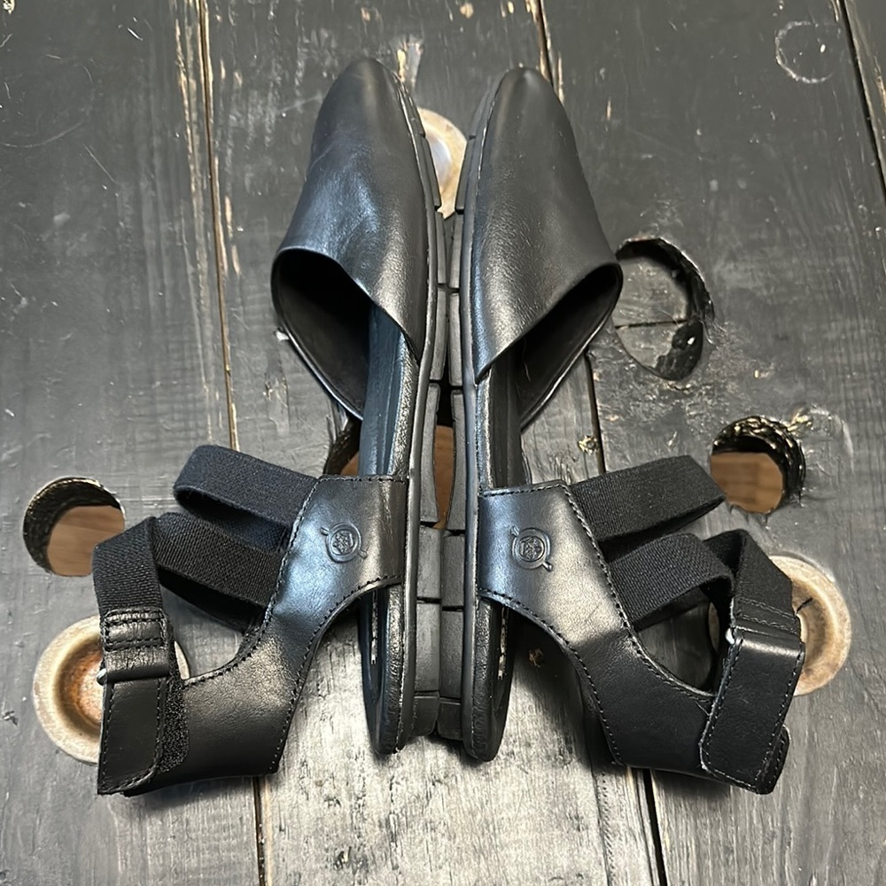 Born Women's Black Strappy Flats - Picture 9 of 13